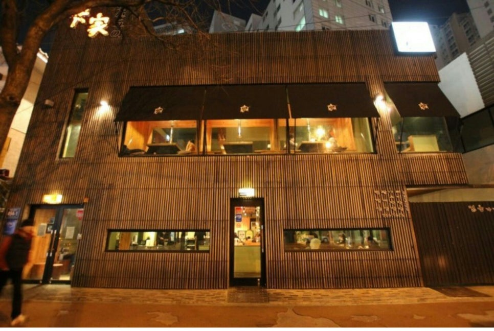 밤에 촬영한 해운대 安家의 건물 외관